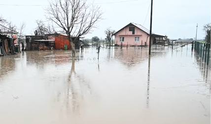 POPLAVLJENO VIŠE DOMAĆINSTVA U GRAČANICI I OKOLNIM SELIMA Izlila se Sitnica